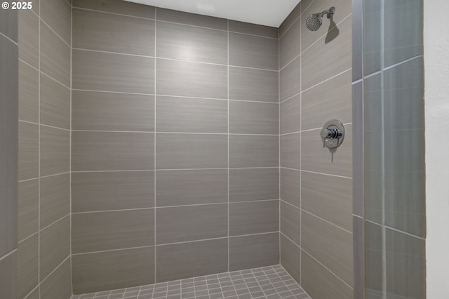 2435 Skyline Blvd, Eugene, OR 97403 - bathroom with a tile shower