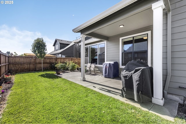 32750 Macy St, Eugene, OR 97408 - fenced backyard with a patio area