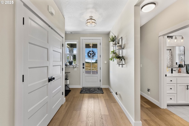 32750 Macy St, Eugene, OR 97408 - foyer featuring light wood-style flooring and baseboards