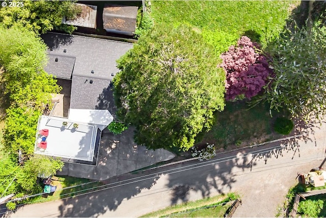 4976 NE K Ave, Neotsu, OR 97364 - view of exterior entry featuring roof with shingles and a patio