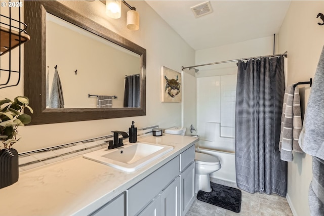 full bath featuring toilet, visible vents, shower / bath combo with shower curtain, and vanity