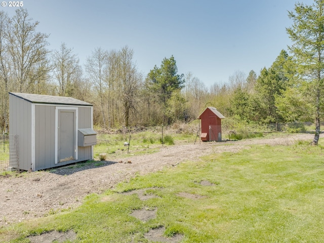 view of yard with a storage unit and an outdoor structure