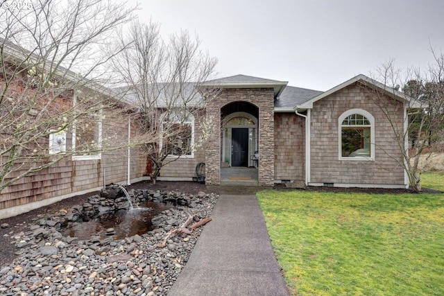 view of front facade featuring a front yard