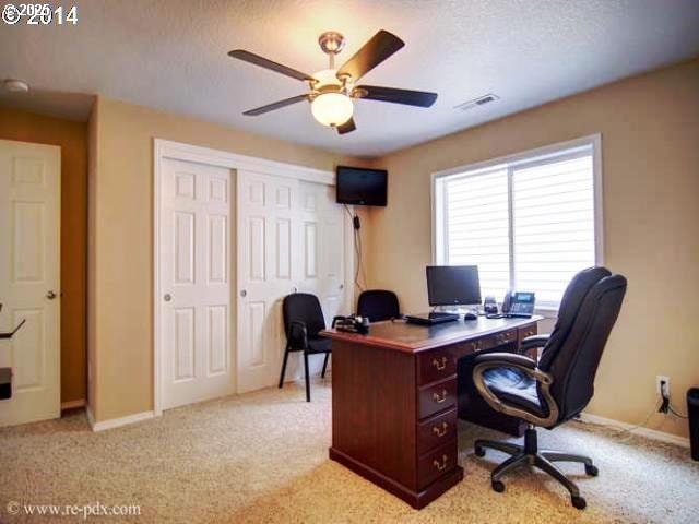 5906 NE 56th St, Vancouver, WA 98661 - home office with light carpet and ceiling fan