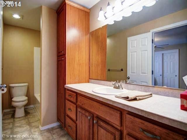 5906 NE 56th St, Vancouver, WA 98661 - full bathroom with vanity and a ceiling fan