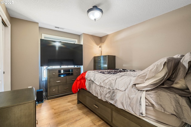 3817 NW Mccann Rd, Vancouver, WA 98685 - bedroom featuring light wood-style flooring and a textured ceiling