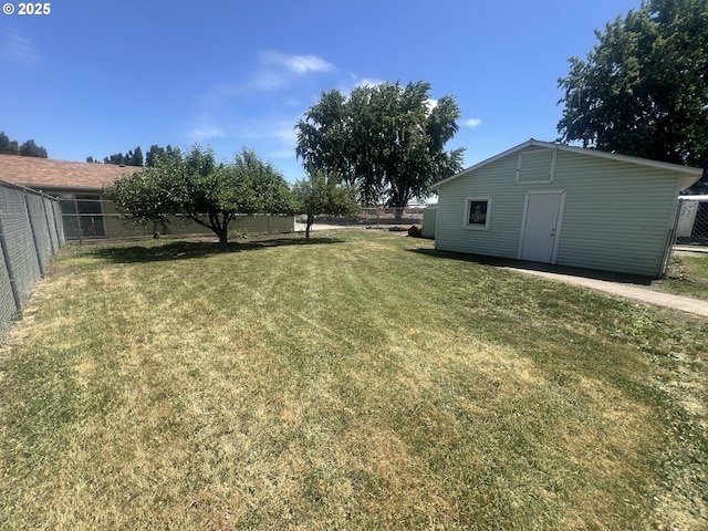 1801 Jackson Ave, La Grande, OR 97850 - view of yard featuring an outbuilding