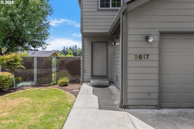 3617 Westleigh St, Eugene, OR 97405 - entrance to property with a garage