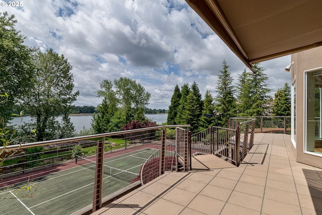16215 SE Rivershore Dr, Vancouver, WA 98683 - balcony featuring a water view