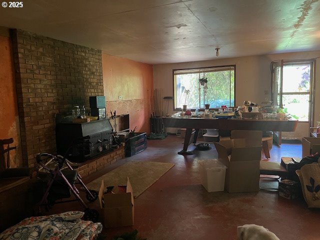 13727 SE Raymond St, Portland, OR 97236 - living room with concrete floors