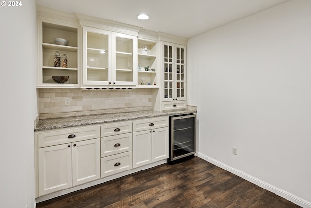 8235 SW 47th Ave, Portland, OR 97219 - indoor dry bar featuring wine cooler, backsplash, baseboards, and dark wood-style floors