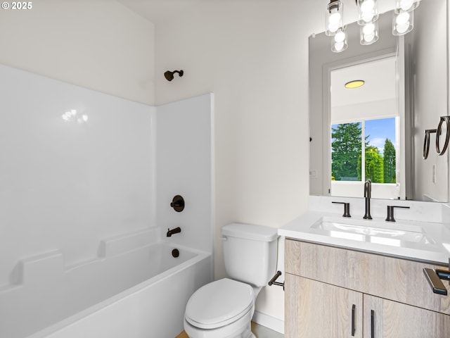 7582 N Alma Ave Unit 4, Portland, OR 97203 - full bath featuring vanity, toilet, and shower / bath combination