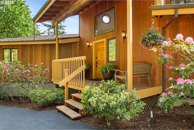entrance to property featuring a deck