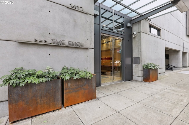 entrance to property featuring a patio