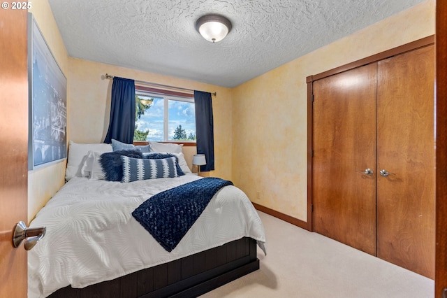 6421 Brooklake Rd, Salem, OR 97305 - bedroom featuring carpet floors, a closet, and a textured ceiling