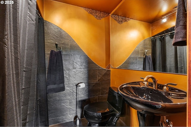 6421 Brooklake Rd, Salem, OR 97305 - bathroom with toilet