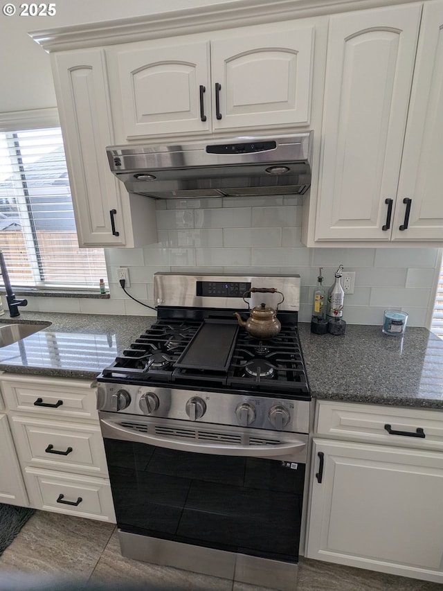 250 W 13th St, Lafayette, OR 97127 - kitchen featuring gas stove, extractor fan, a sink, white cabinetry, and decorative backsplash