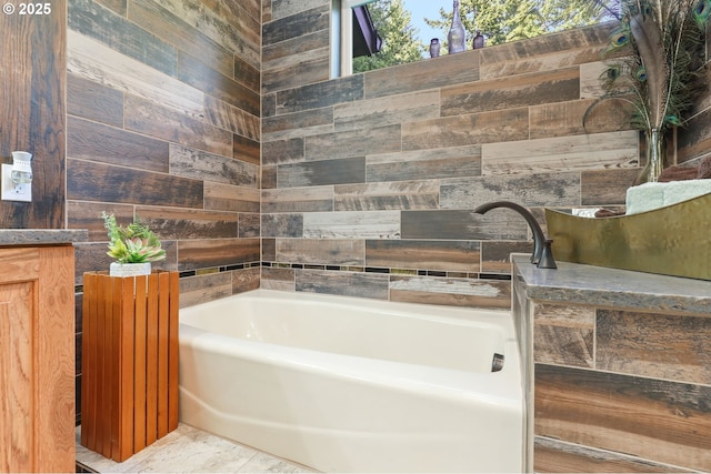 39100 SE Tumala Mountain Rd, Estacada, OR 97023 - bathroom featuring a bath