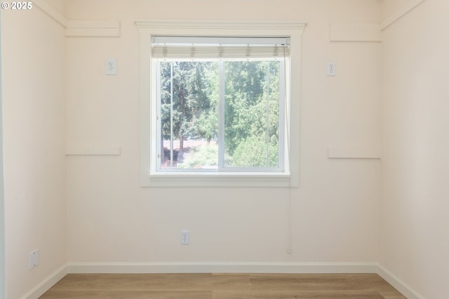 1507 Bogart Ln, Eugene, OR 97401 - unfurnished room with plenty of natural light and light wood-type flooring