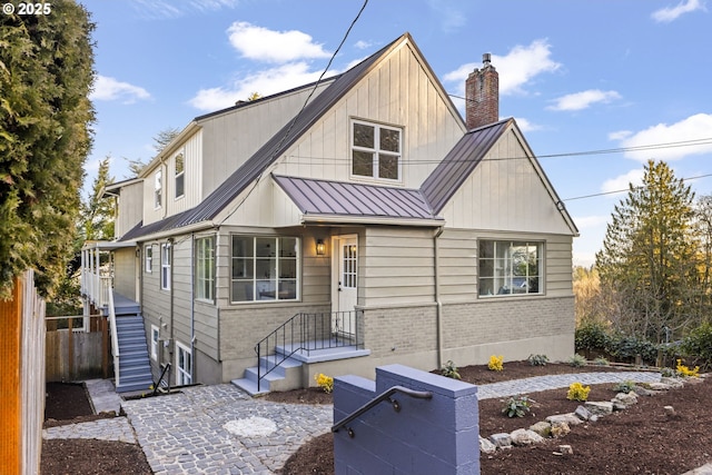 view of front of home featuring a patio