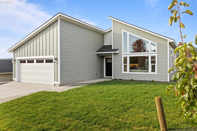 view of front of house featuring a garage and a front lawn