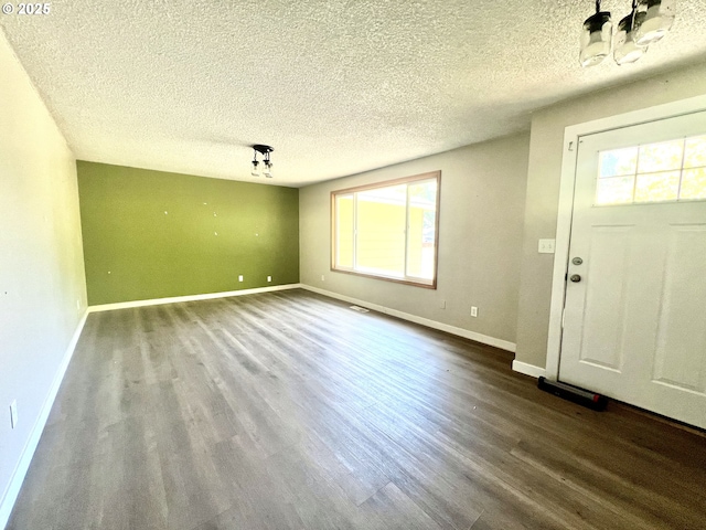 940 W Madrona Ave, Hermiston, OR 97838 - foyer entrance with dark wood-style floors and a textured ceiling