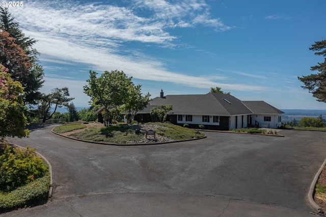 3794 E Nanitch Cir S, Salem, OR 97306 - view of front of home featuring curved driveway