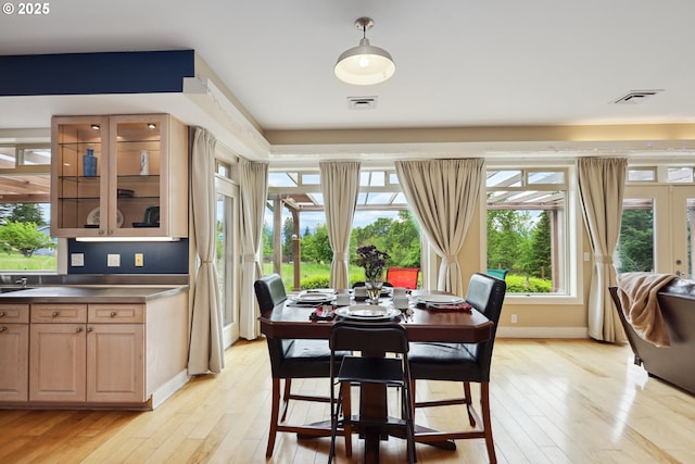 152 Palos Verdes, White Salmon, WA 98672 - dining space featuring light wood-style flooring and baseboards