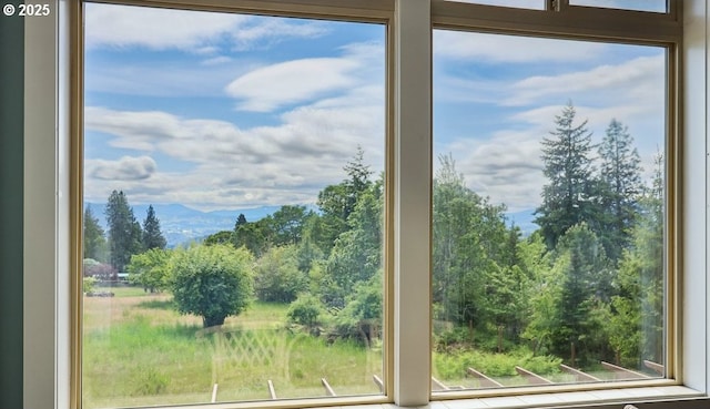 152 Palos Verdes, White Salmon, WA 98672 - doorway to outside featuring a mountain view