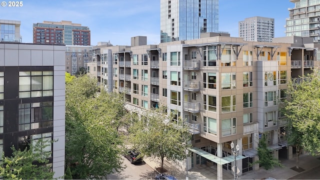 1125 NW 9th Ave Unit 427, Portland, OR 97209 - view of apartment building / complex featuring a city view