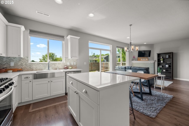1012 NE 11th Ct, Battle Ground, WA 98604 - kitchen featuring stainless steel appliances, tasteful backsplash, recessed lighting, light countertops, and a chandelier