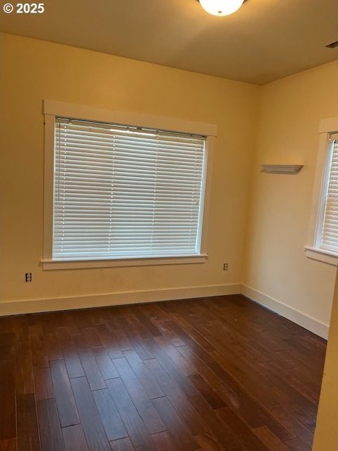 101 Rome St, Boardman, OR 97818 - spare room featuring dark wood-style flooring, baseboards, visible vents, and a wealth of natural light
