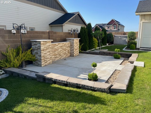 101 Rome St, Boardman, OR 97818 - view of patio featuring fence
