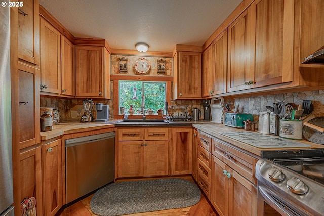 kitchen with tasteful backsplash, stainless steel appliances, and a textured ceiling