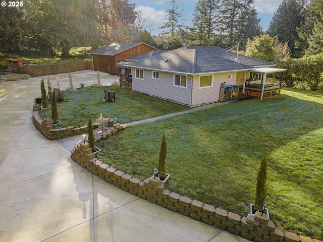 view of front of home with a front lawn