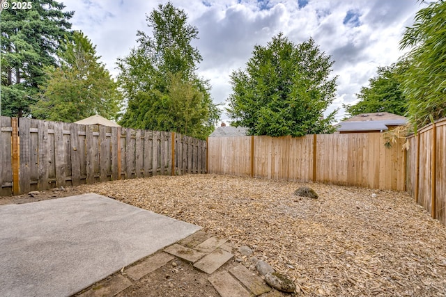 4338 NE 76th Ave, Portland, OR 97218 - fenced backyard with a patio