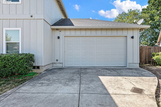 25092 Amber Ct, Veneta, OR 97487 - garage featuring driveway