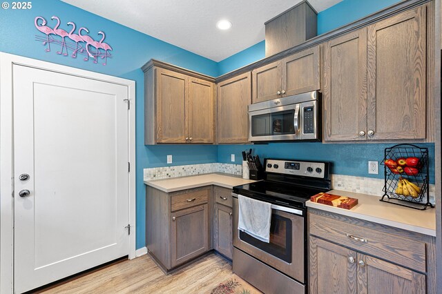 25092 Amber Ct, Veneta, OR 97487 - kitchen with appliances with stainless steel finishes, light wood-type flooring, and light countertops