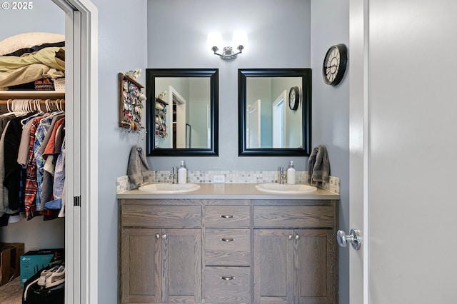 25092 Amber Ct, Veneta, OR 97487 - full bath with double vanity and a spacious closet