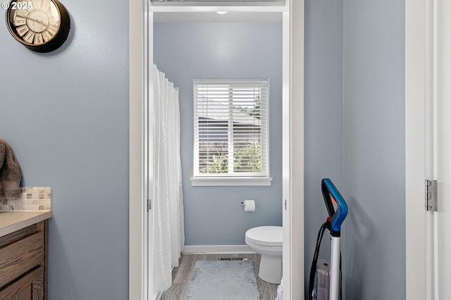 25092 Amber Ct, Veneta, OR 97487 - full bathroom featuring vanity, toilet, baseboards, and wood finished floors