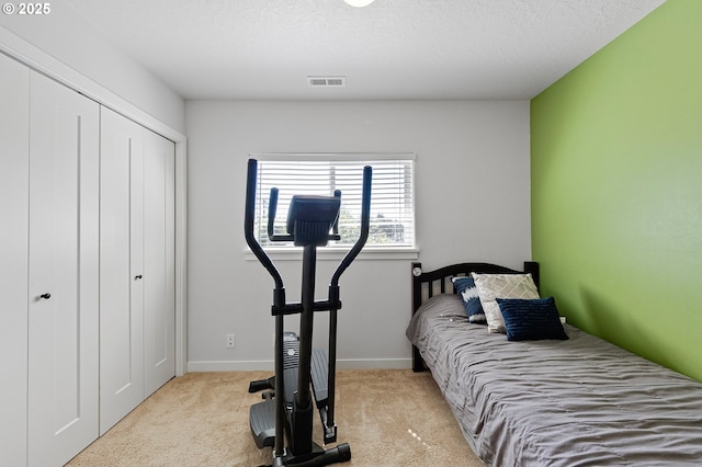 25092 Amber Ct, Veneta, OR 97487 - carpeted bedroom featuring baseboards and a closet