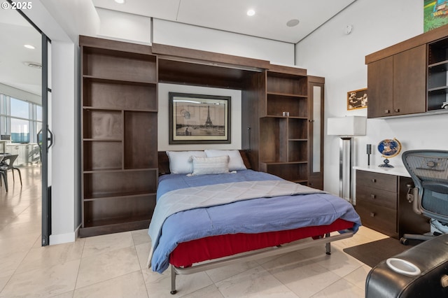 700 Washington St Unit 1125, Vancouver, WA 98660 - bedroom featuring a desk