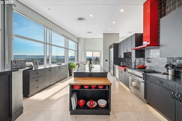 700 Washington St Unit 1125, Vancouver, WA 98660 - kitchen featuring high quality appliances, dark countertops, a kitchen island, backsplash, and recessed lighting