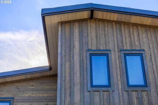 17097 SW Lago Vista Dr, Powell Butte, OR 97753 - exterior view of board and batten siding