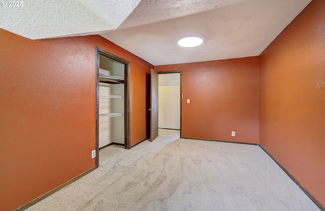 8400 Cason Rd, Gladstone, OR 97027 - unfurnished bedroom with carpet, a closet, a textured wall, vaulted ceiling, and a textured ceiling