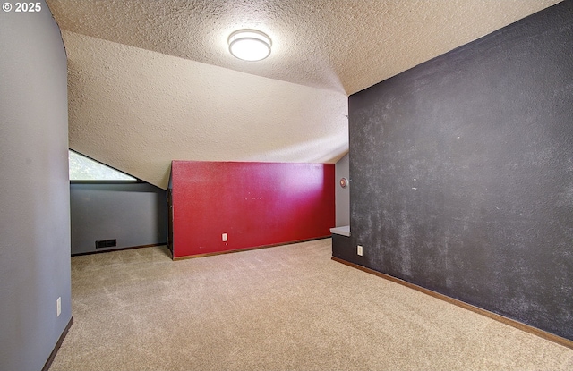 8400 Cason Rd, Gladstone, OR 97027 - bonus room featuring carpet floors, vaulted ceiling, and a textured ceiling
