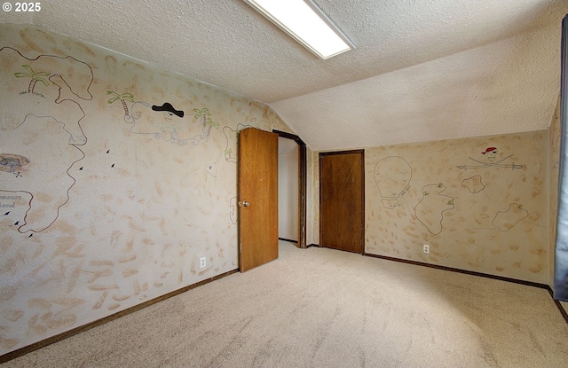 8400 Cason Rd, Gladstone, OR 97027 - unfurnished room featuring a textured ceiling, light colored carpet, and lofted ceiling