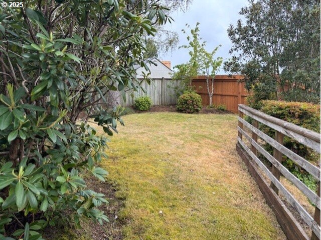 2640 Virginia Ave, North Bend, OR 97459 - view of yard