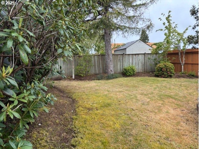 2640 Virginia Ave, North Bend, OR 97459 - view of yard