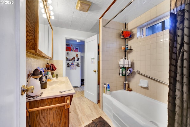 1648 Augusta St, Eugene, OR 97403 - full bath with double vanity and shower / bath combination with curtain